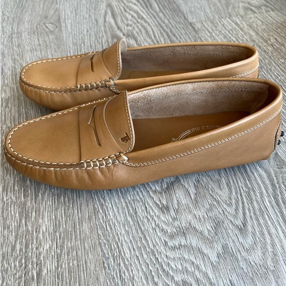 Tod’s Gommino Driving Loafers - like new - Picture 9 of 11